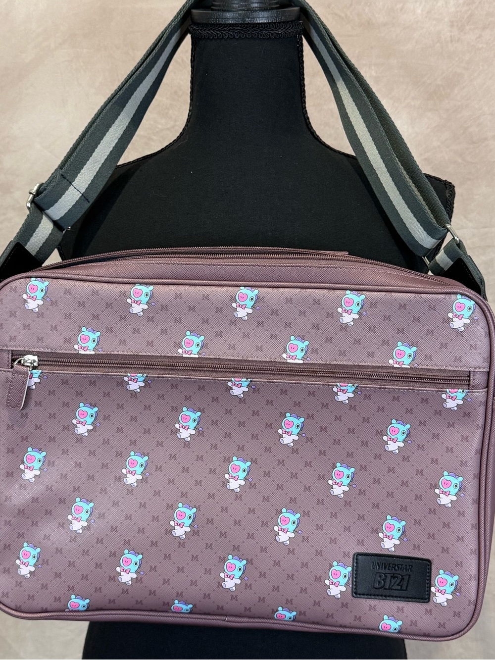 UNIVERSTAR BT21 Mang Adjustable Strap Messenger Laptop Bag NWOT